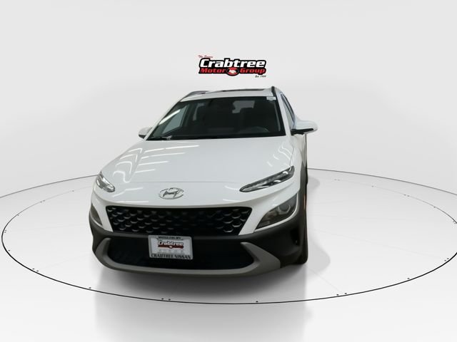 Used 2023 White Hyundai SEL image 3