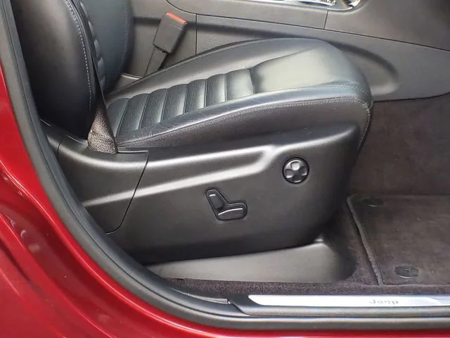 Used 2019 Red Jeep Limited image 43