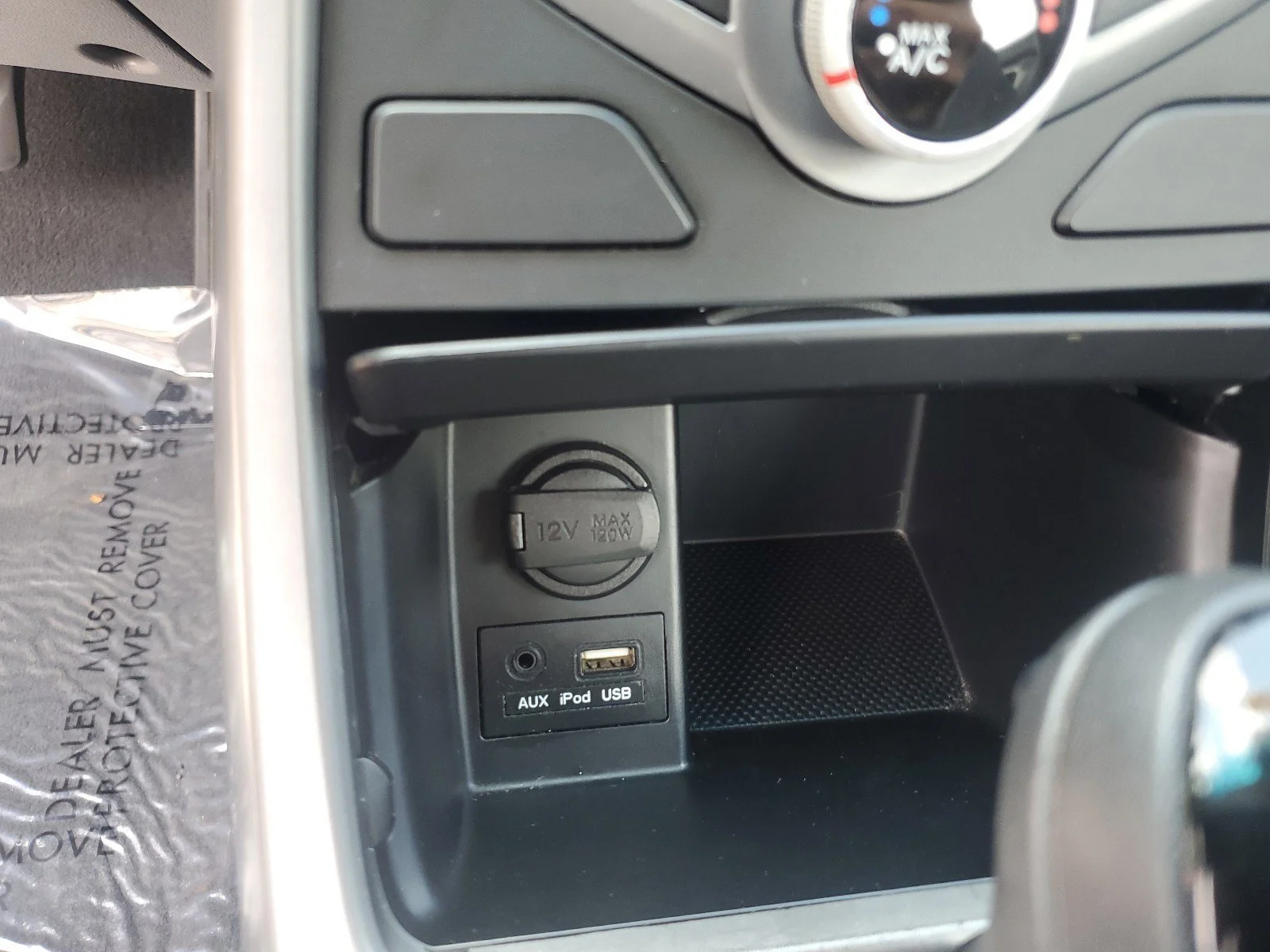 Used 2014 Radiant Silver Hyundai SE image 17