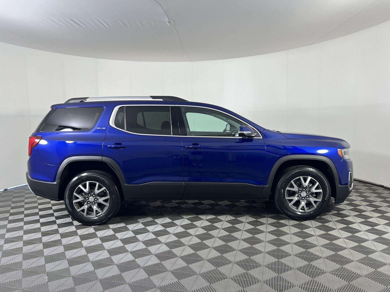Used 2023 Ultra Blue Metallic GMC SLE image 32