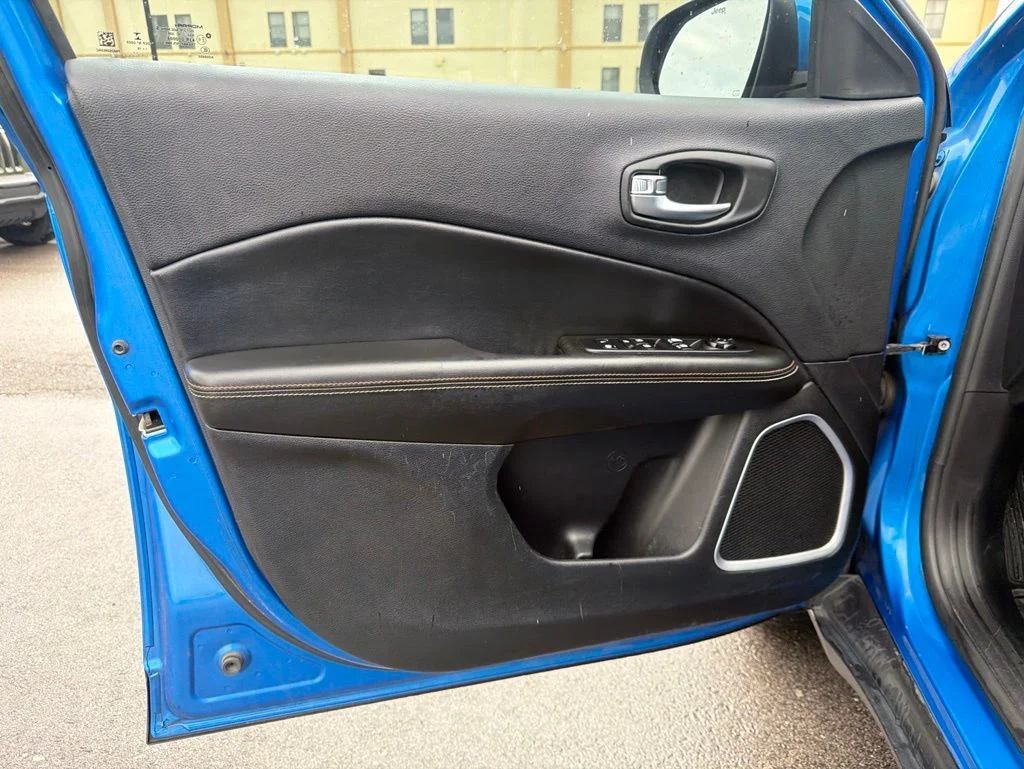 Certified Used 2018 Blue Jeep Latitude image 9