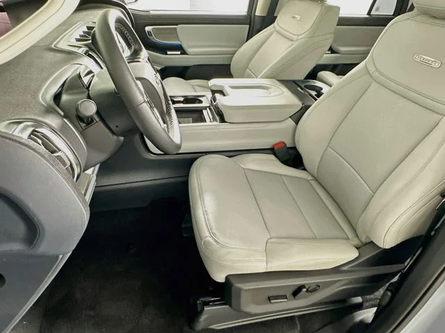 New 2027 Gray Ford Platinum image 9