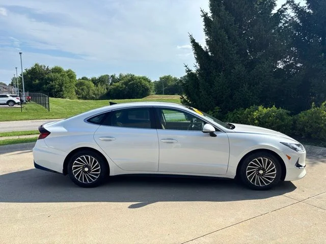 Used 2021 Hyper White Hyundai Limited image 5
