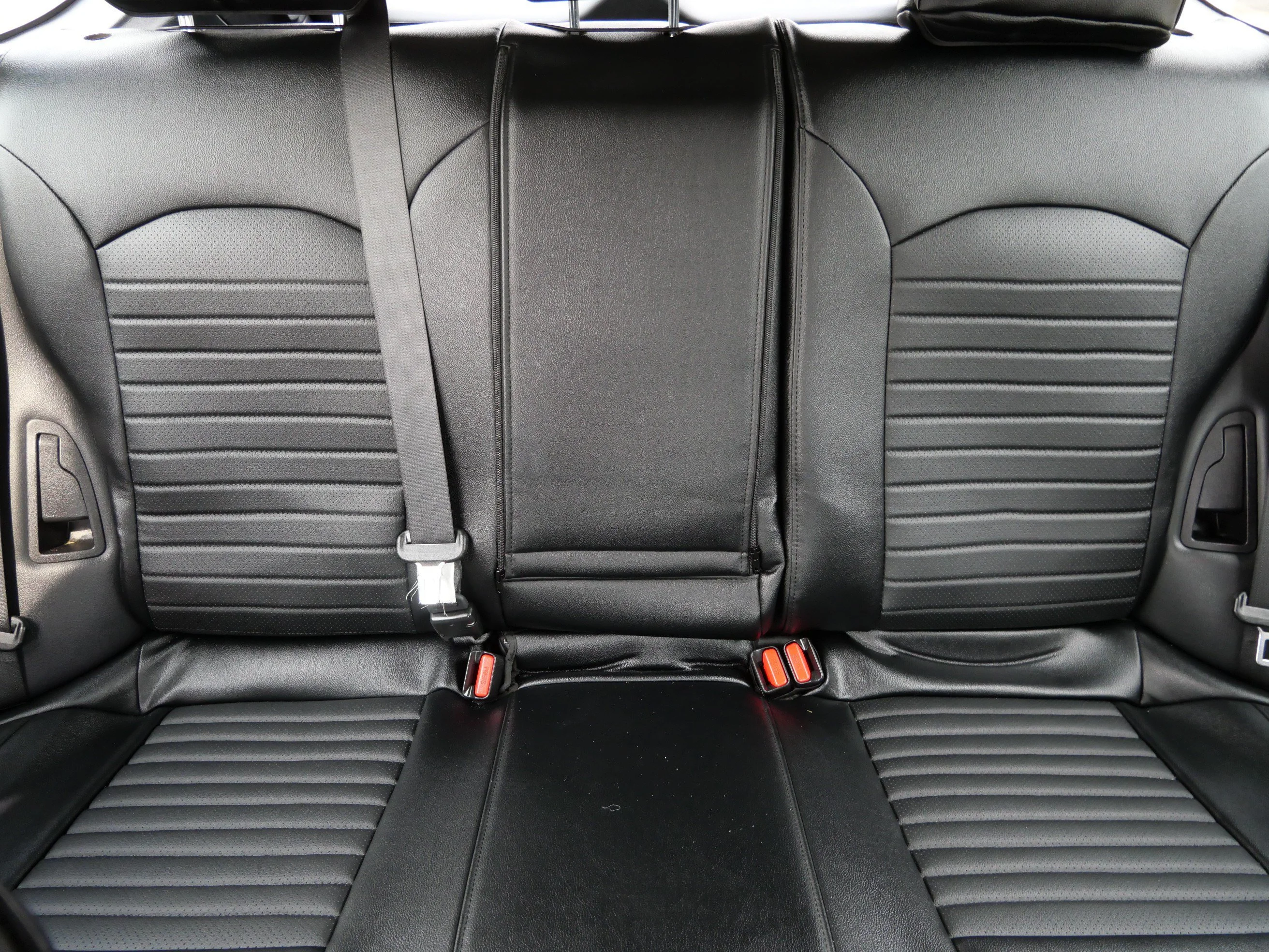 Used 2017 Twilight Blue Metallic Subaru Limited image 13