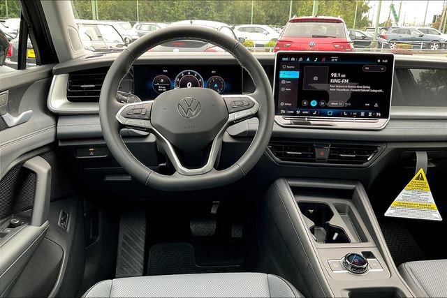 2025 Volkswagen Tiguan SE - Photo 18