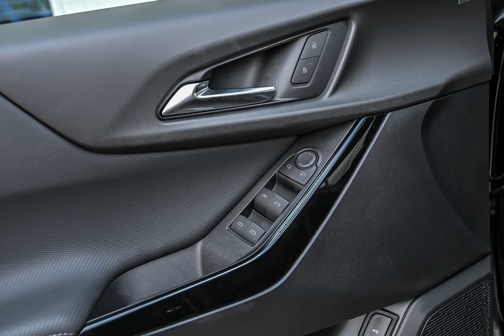2027 Chevrolet Equinox LT - Photo 6