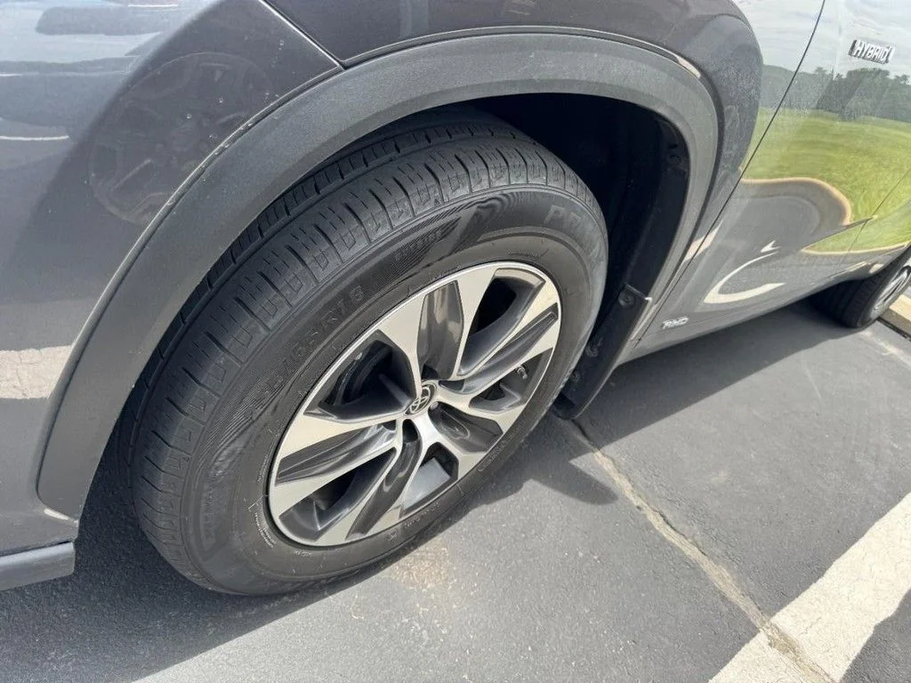 Used 2021 Magnetic Gray Metallic Toyota XLE image 4