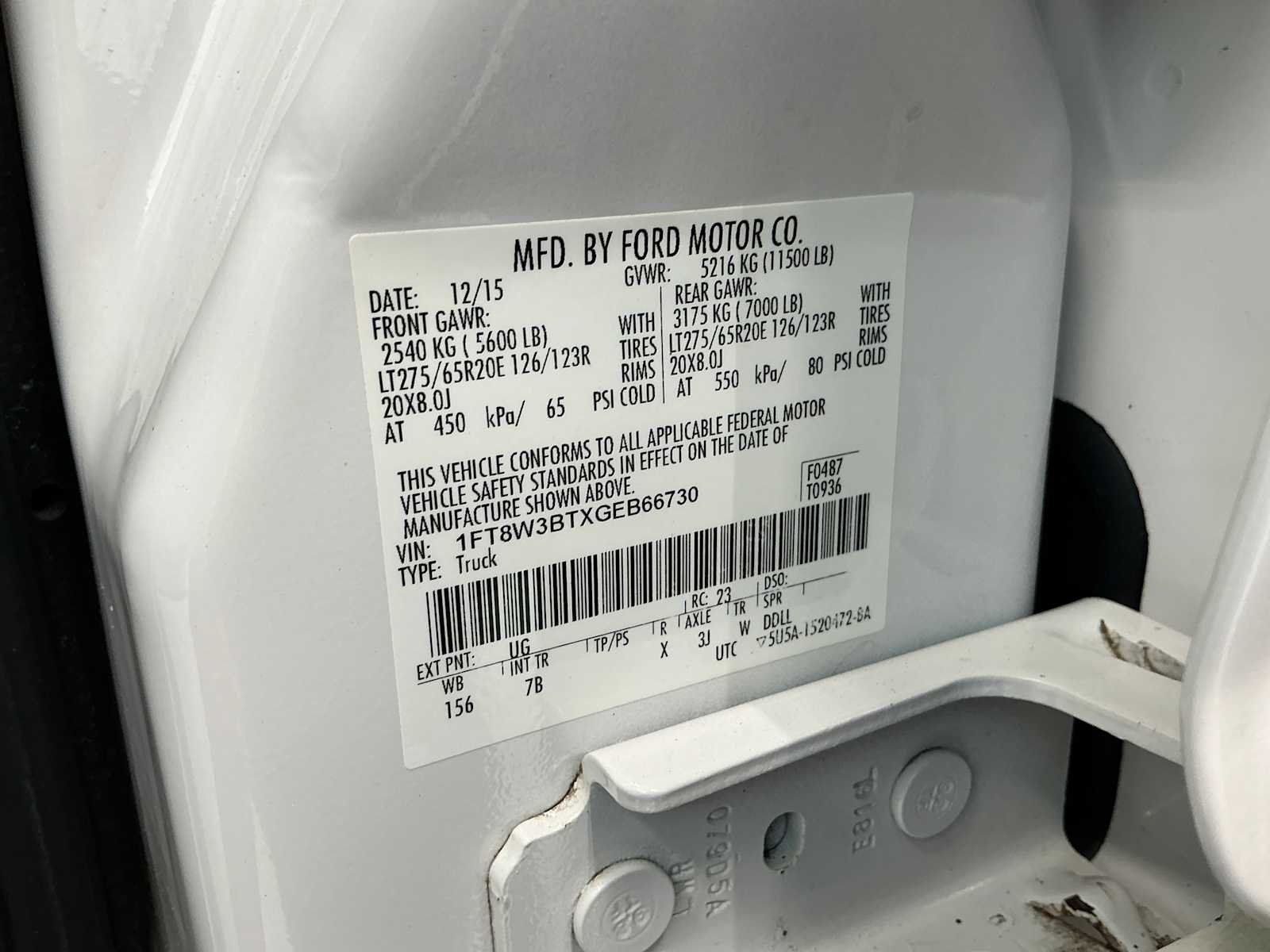 Used 2016 White Platinum Metallic Tri-Coat Ford Platinum image 27