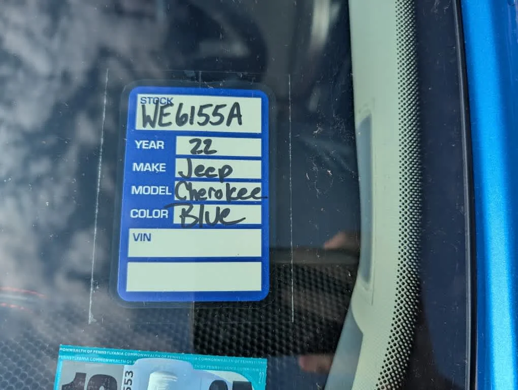 Used 2022 Hydro Blue Pearl Coat Jeep Trailhawk image 7