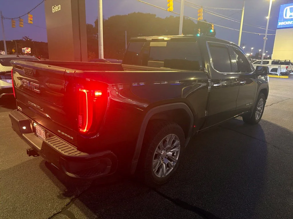 Used 2019 Onyx Black GMC Denali image 4