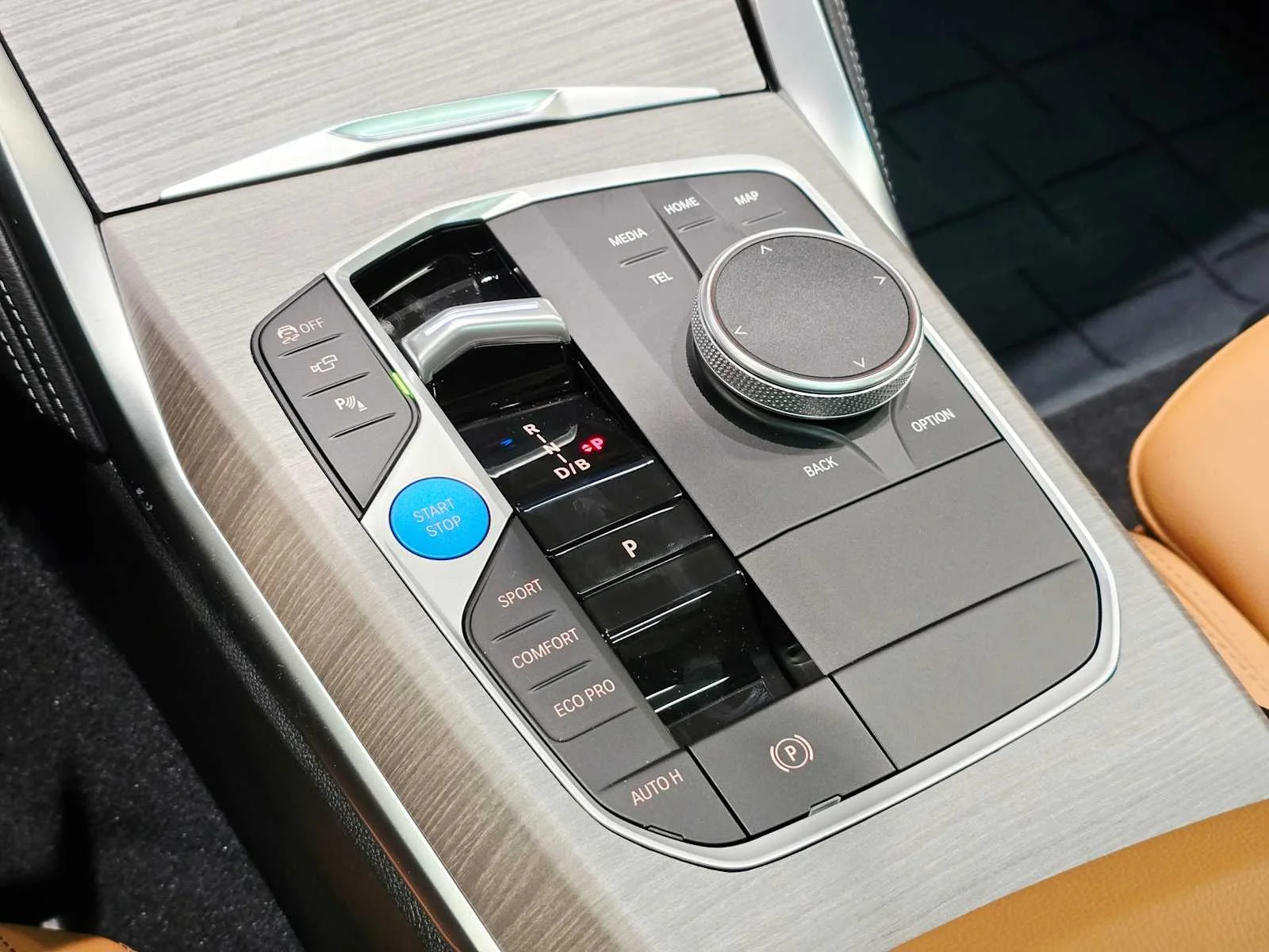 New 2026 Black Sapphire Metallic BMW xDrive40 image 16