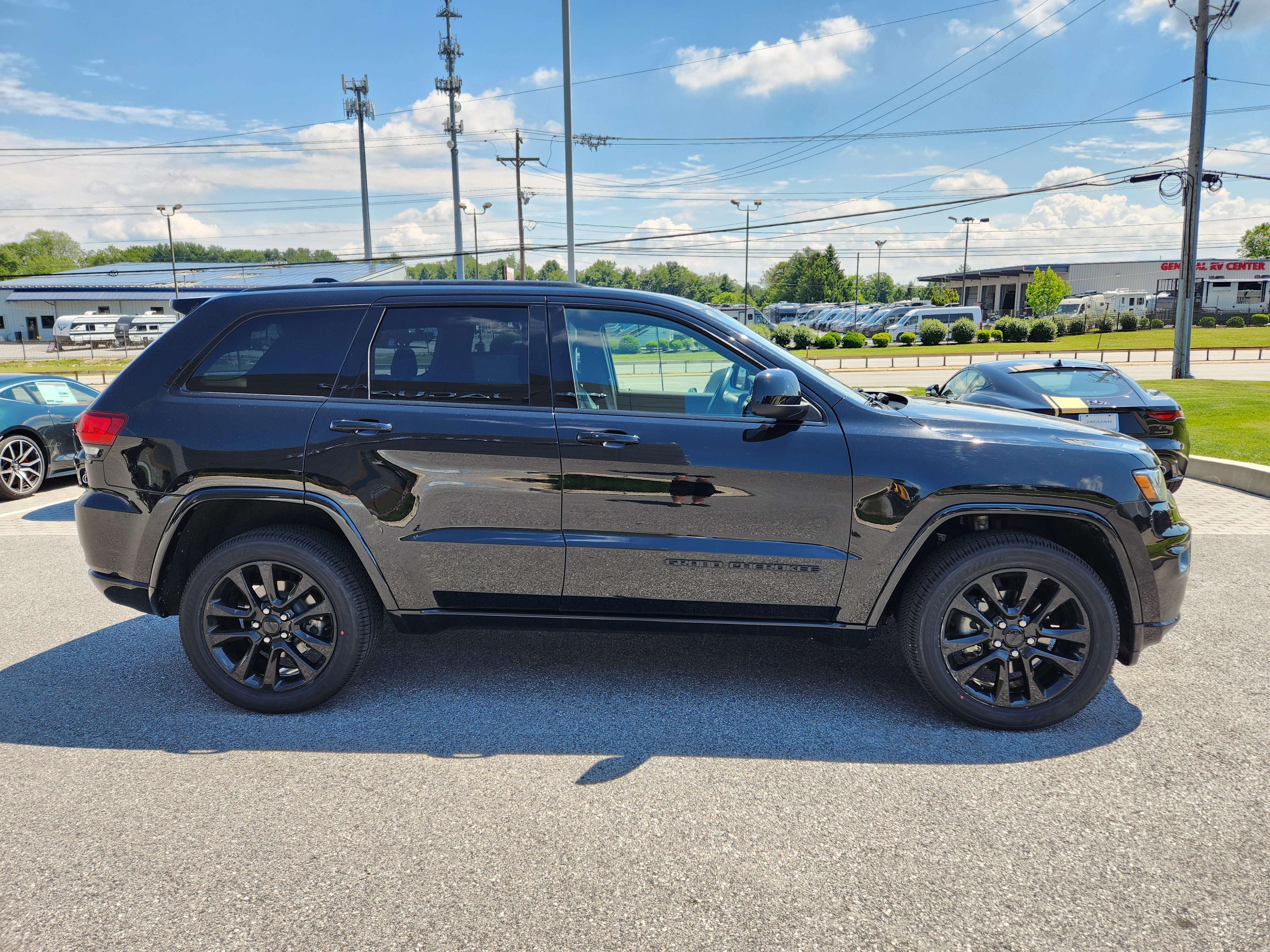Used 2019 Diamond Black Crystal Pearlcoat Jeep Altitude image 6