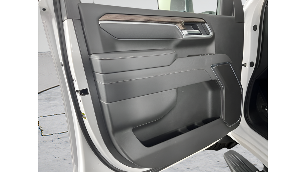 Used 2025 Summit White Chevrolet LT image 9