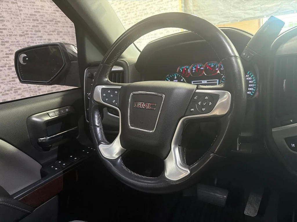 Used 2018 Quicksilver Metallic GMC SLT image 17