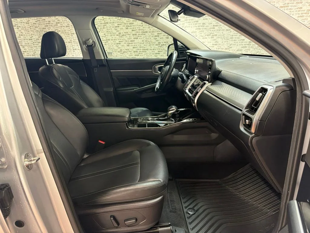 Used 2022 Sparkling Silver Kia SX image 11