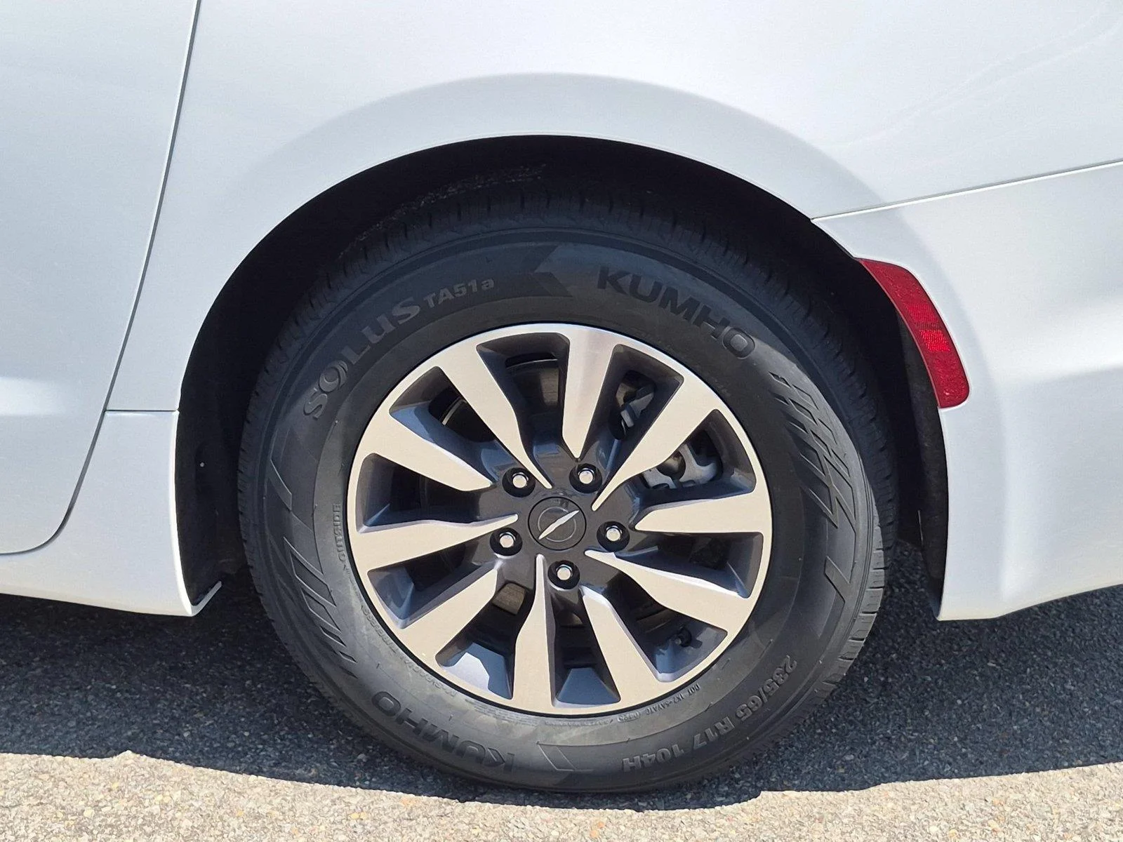 Used 2023 Bright White Clearcoat Chrysler Hybrid Touring L image 11