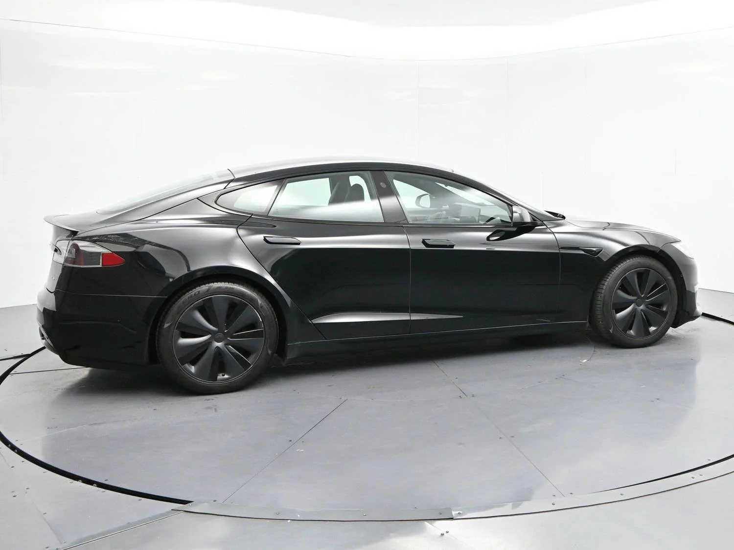 Used 2021 Black Tesla Plaid image 8