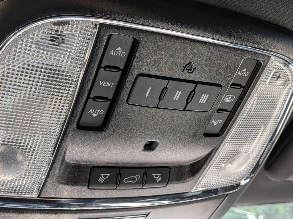 Used 2021 Gray Jeep Limited image 22