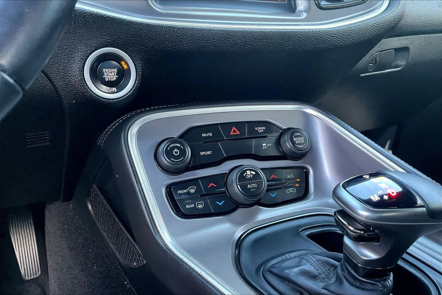 Used 2019 White Knuckle Clearcoat Dodge SXT image 32