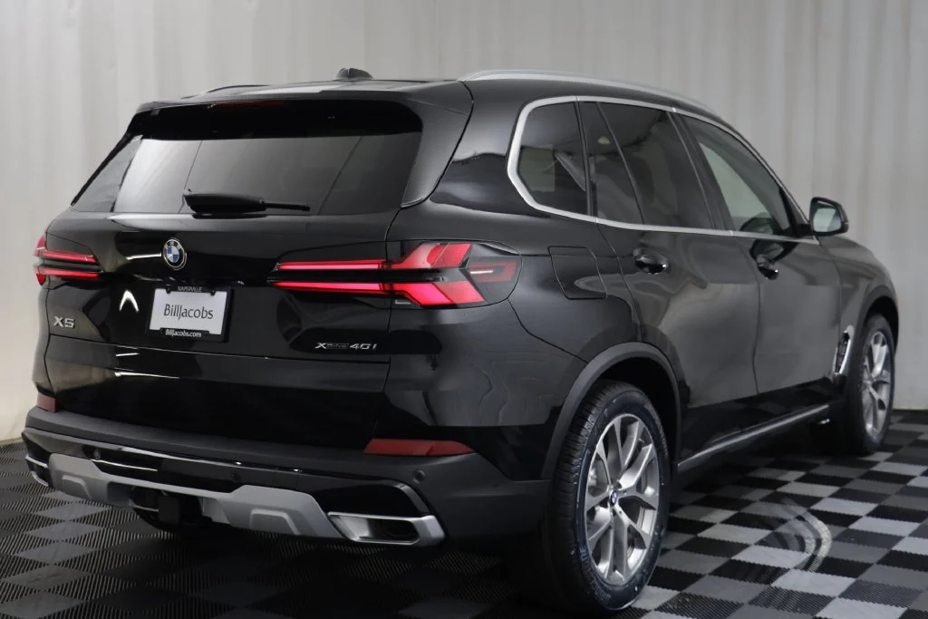New 2026 BLACK SAPPHIRE BMW xDrive40i image 17