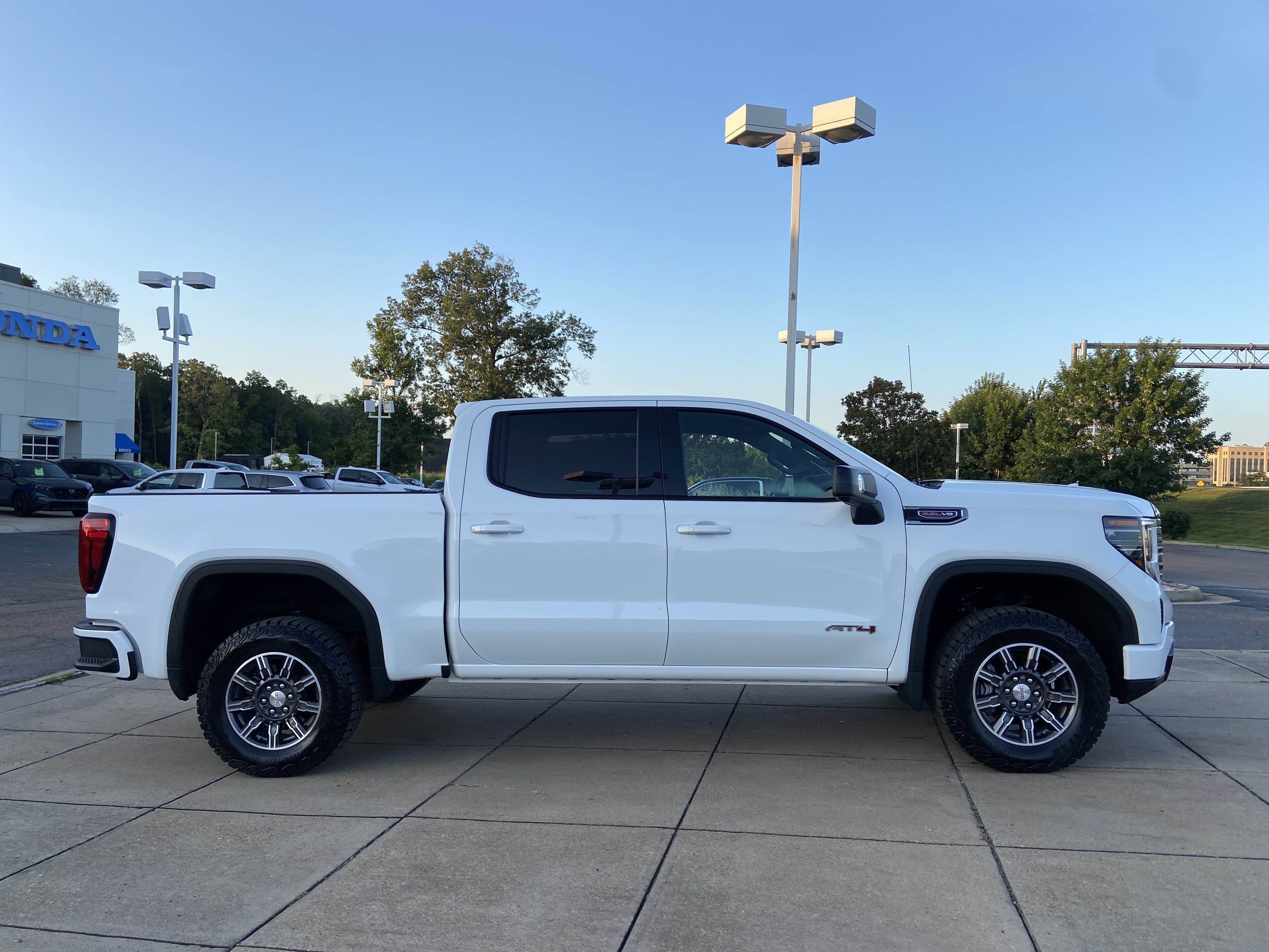 Used 2025 Summit White GMC AT4 image 13