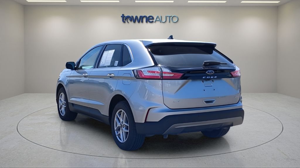 Used 2024 Silver Ford SEL image 3