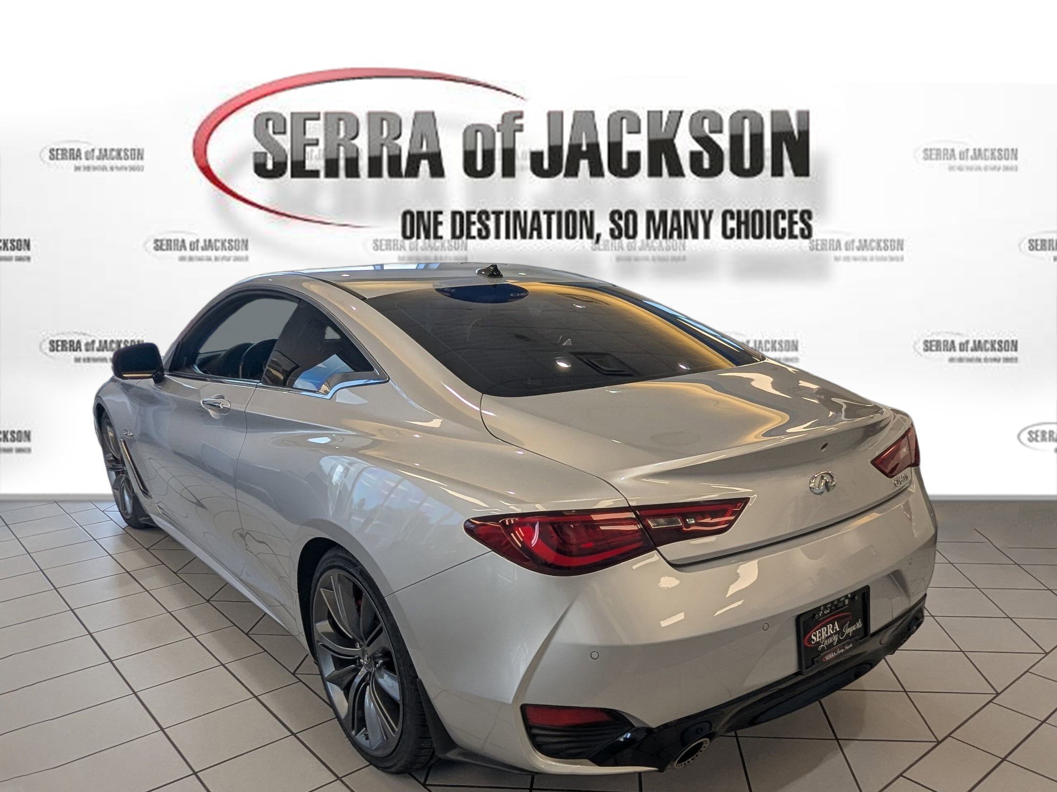 Used 2018 Liquid Platinum INFINITI RED SPORT 400 image 2