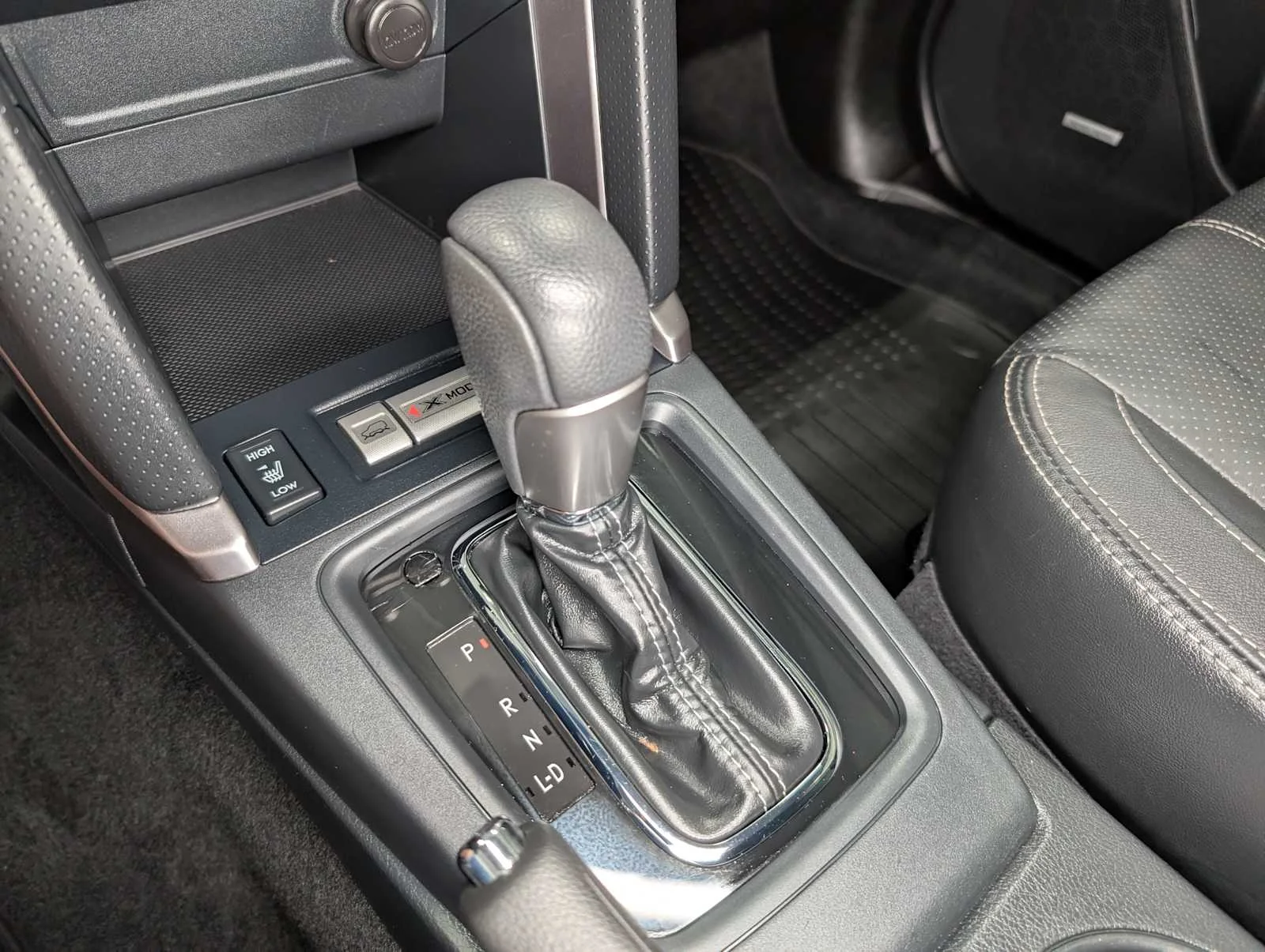 Used 2017 Ice Silver Metallic Subaru Touring image 27