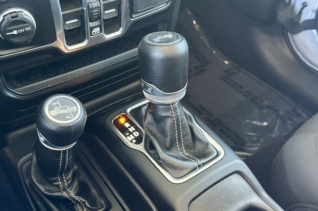 Used 2022 Silver Jeep Unlimited Sahara image 21