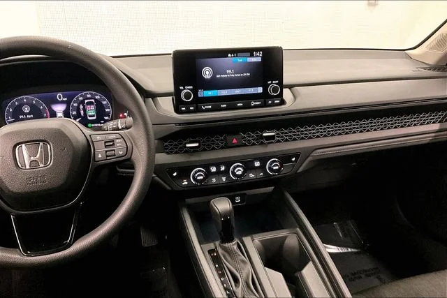 2025 Honda Accord SE - Photo 7