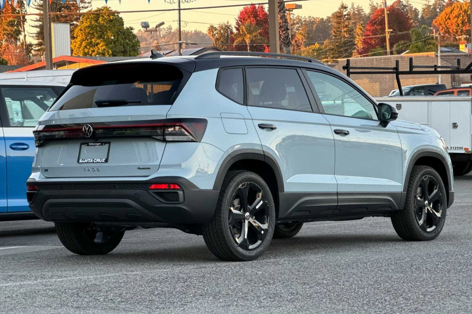2026 Volkswagen Taos SE Black - Photo 4