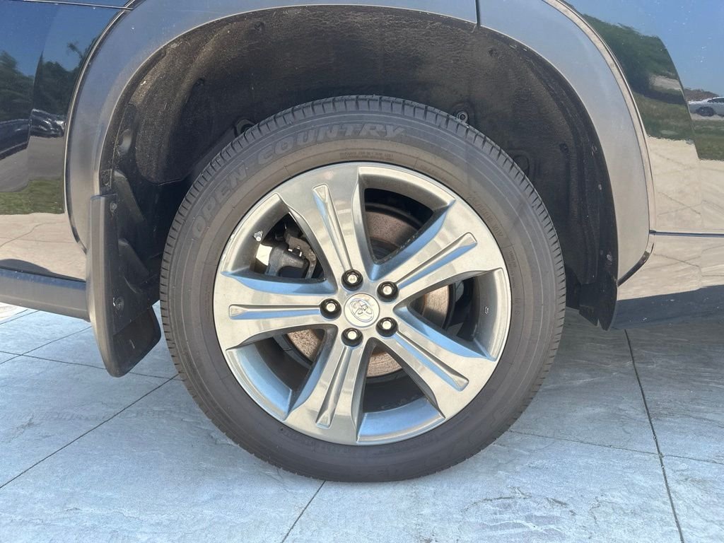 Used 2023 Black Toyota XLE image 7