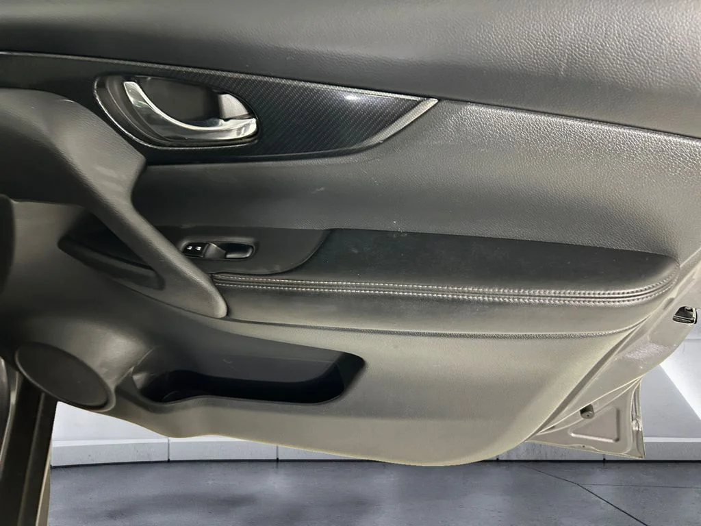 Used 2019 Gray Nissan SL image 15