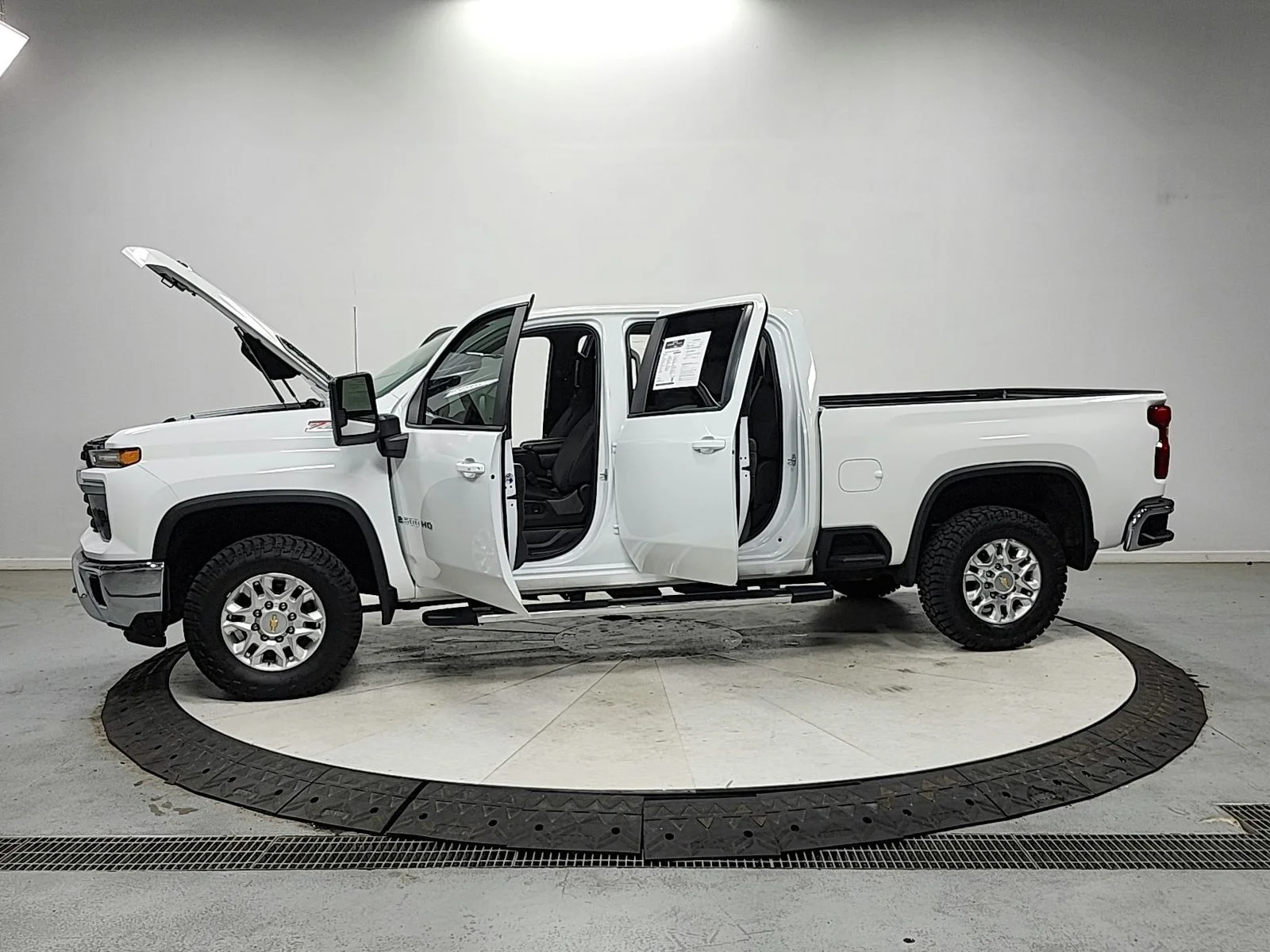 Used 2024 White Chevrolet LT image 12