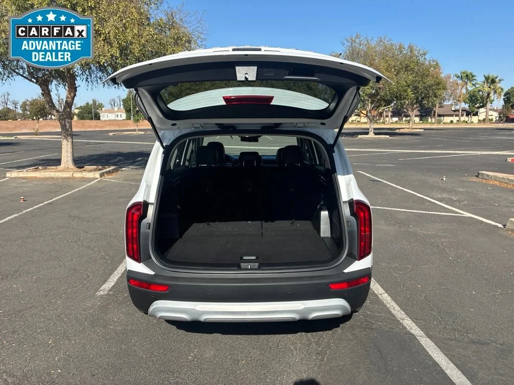 Used 2022 Glacial White P Kia LX image 20