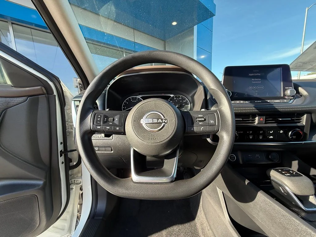 Used 2023 White Nissan S image 18