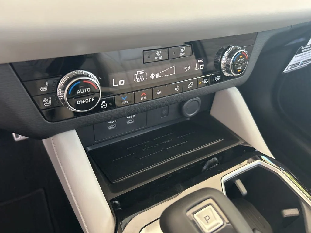 2025 Mitsubishi Outlander SEL Platinum Edition - Photo 47
