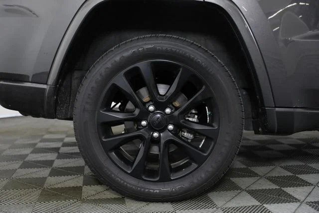 Used 2020 Gray Jeep Altitude image 30