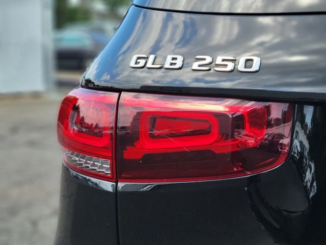 Used 2022 Black Mercedes-Benz GLB 250 image 11