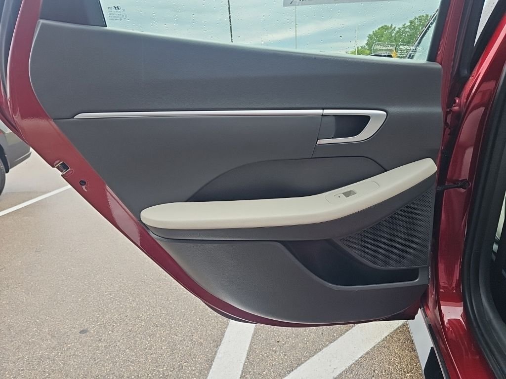 2025 Hyundai Sonata SEL - Photo 28