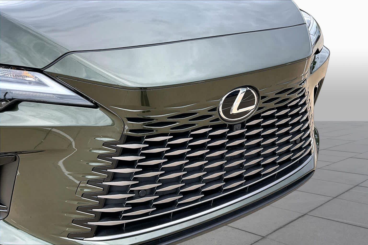 Used 2025 Nori Green Pearl Lexus Premium image 30