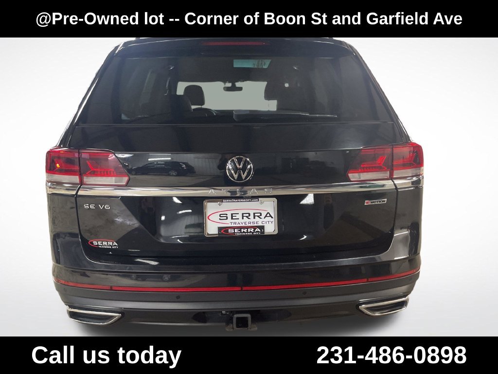 Used 2021 Black Volkswagen 3.6L V6 SE w/Technology image 4