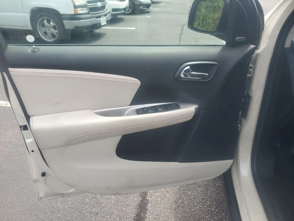 Used 2014 White Dodge Limited image 14