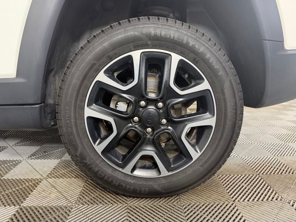 Used 2018 White Jeep Trailhawk image 25