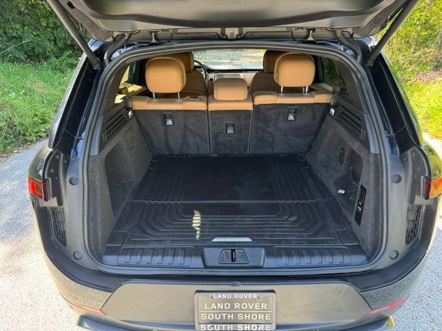 Used 2023 Santorini Black Metallic Land Rover SE image 14