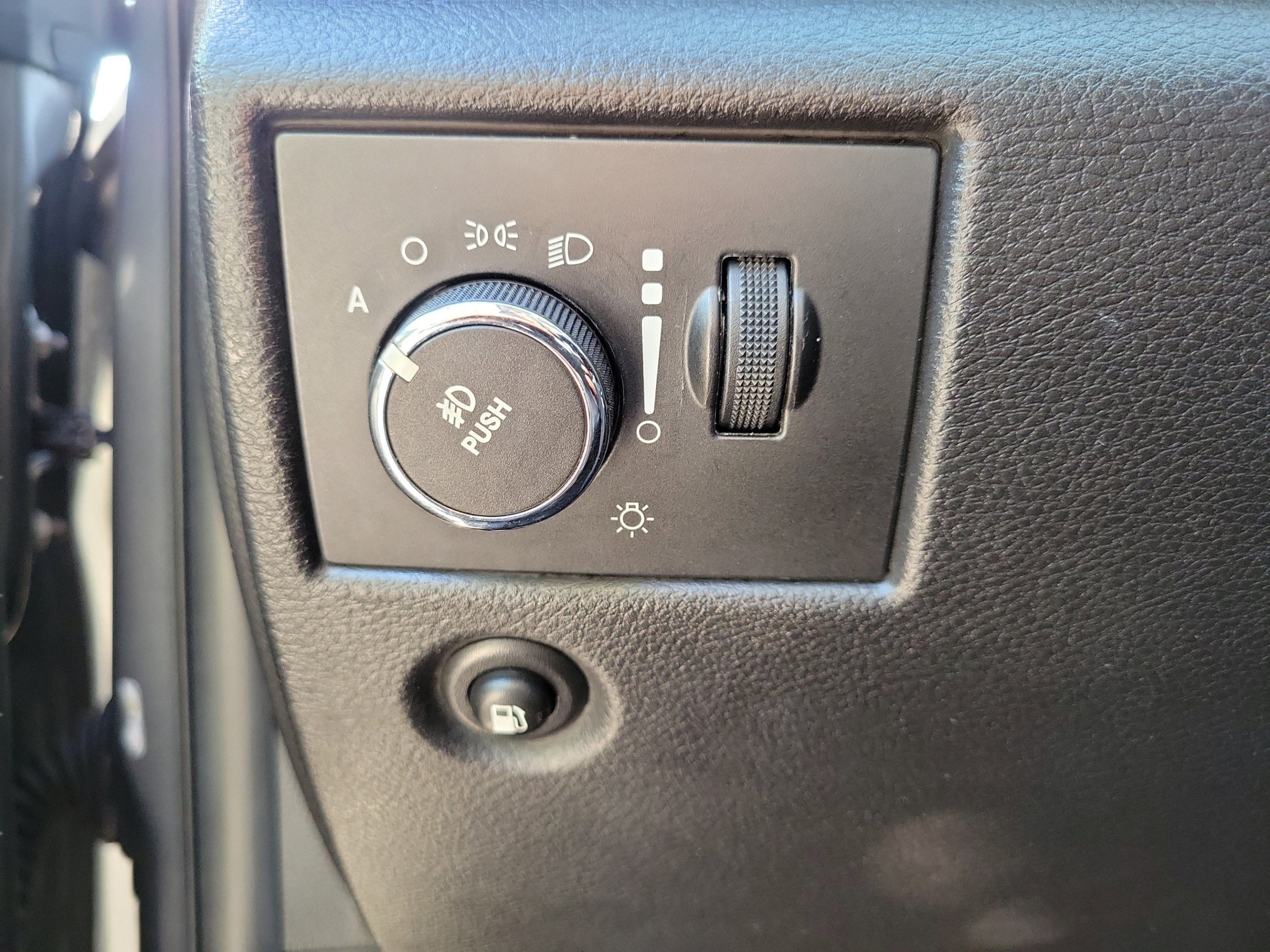 Used 2012 Mineral Gray Metallic Clearcoat Jeep Laredo image 24