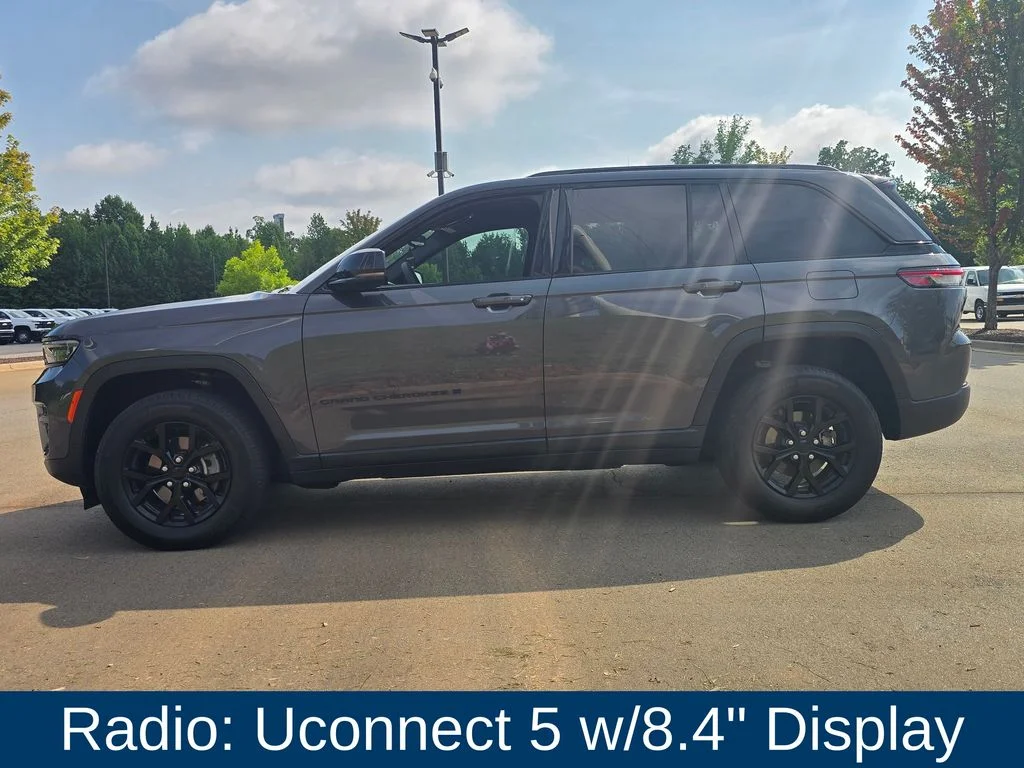 Used 2024 Gray Jeep Altitude image 5