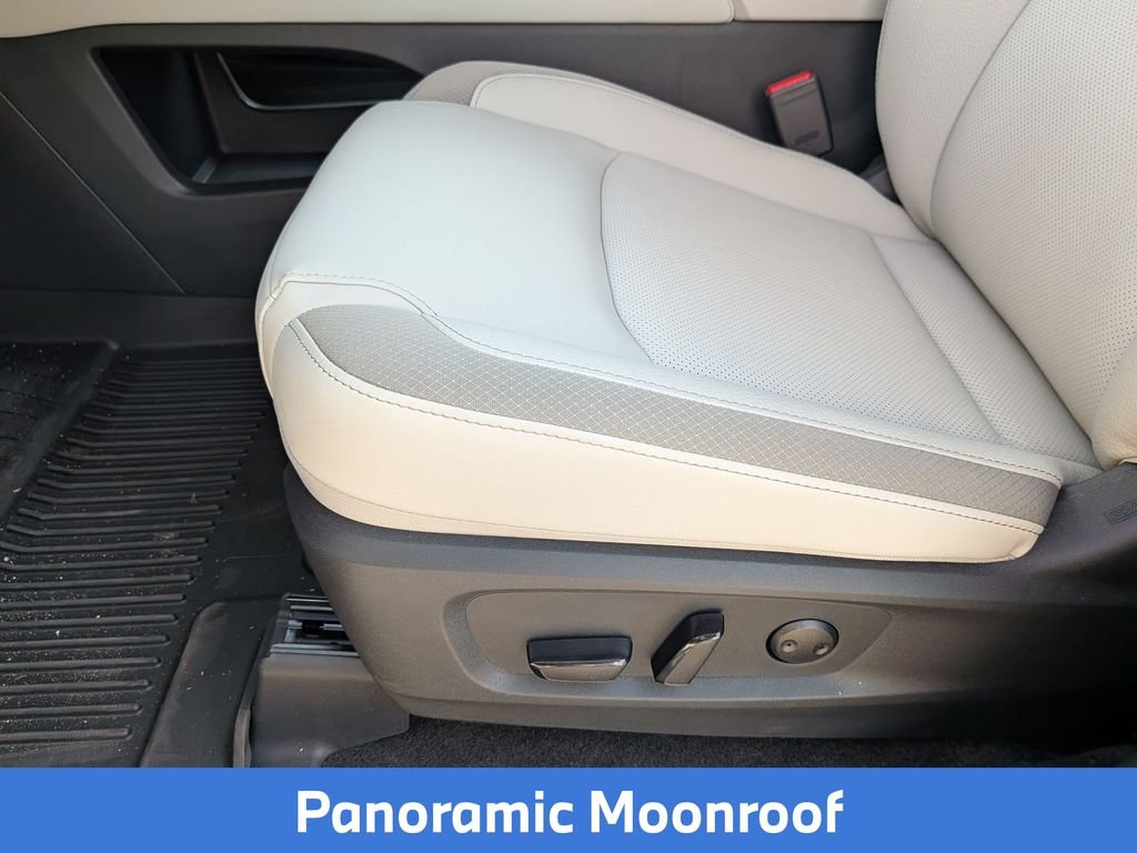 Used 2026 White Nissan SL image 17