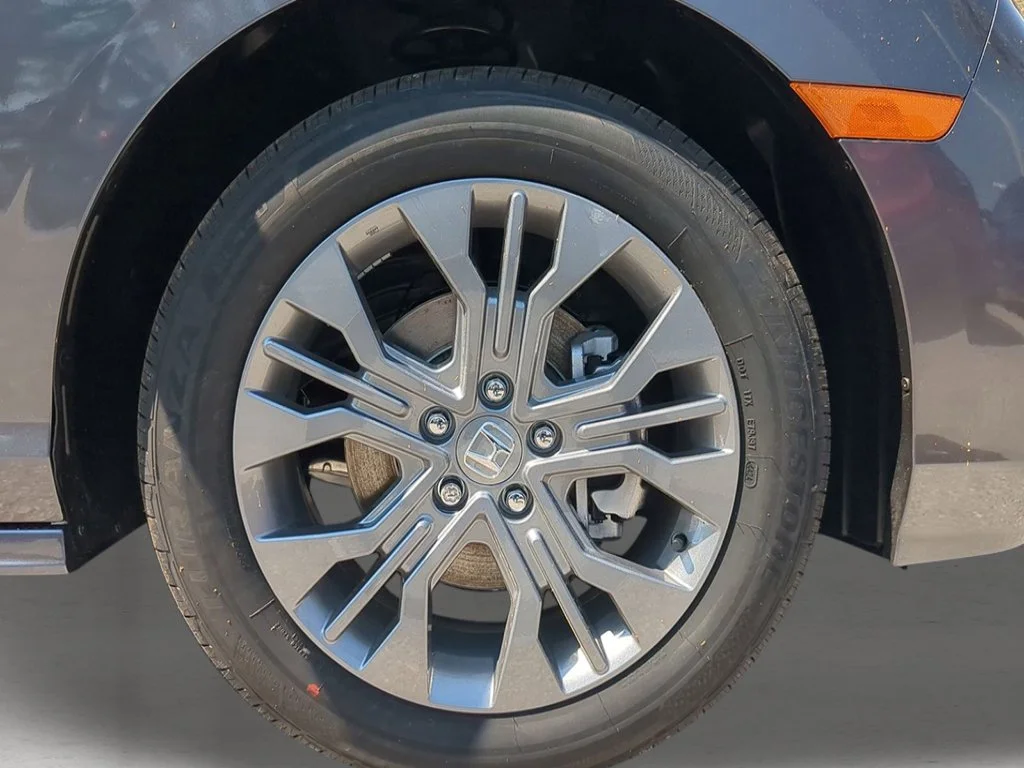 New 2027 Modern Steel Metallic Honda Touring image 10