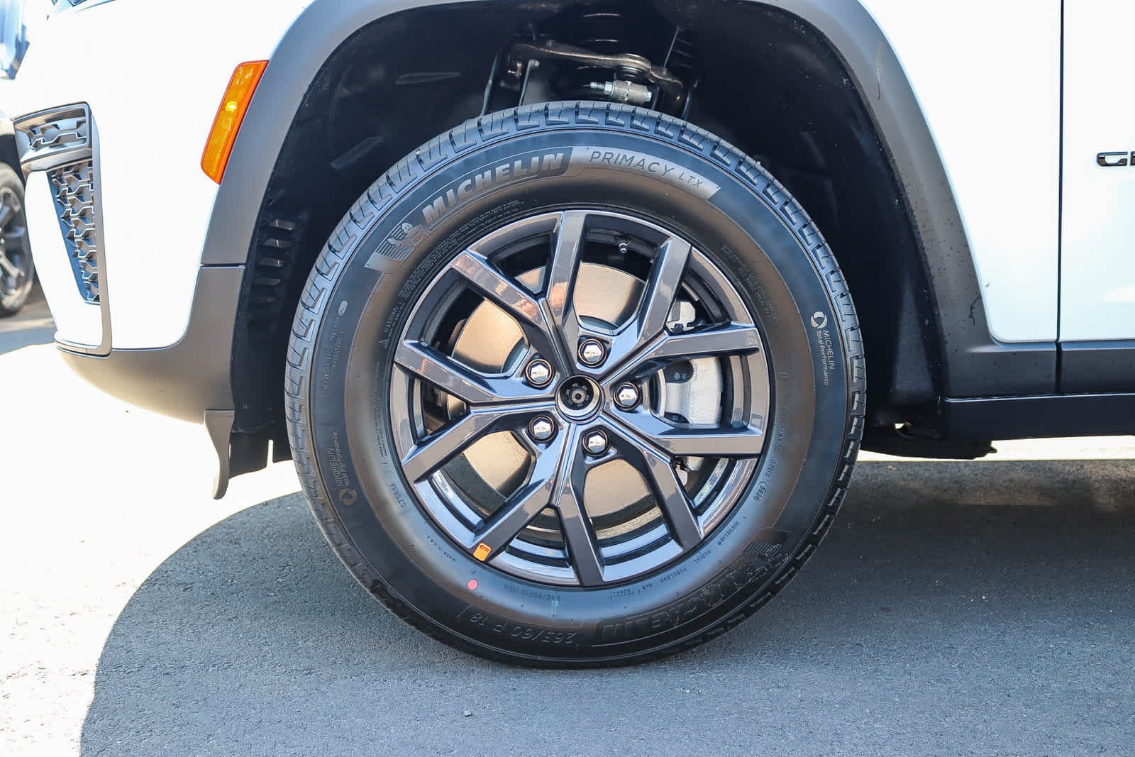 New 2027 Bright White Clear-Coat Paint Jeep Laredo Altitude image 10